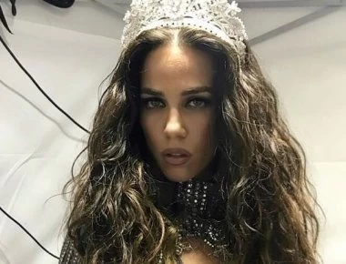 Η «εκρηκτική» εμφάνιση της Κατερίνας Στικούδη με... κορμάκι! (φώτο-βίντεο)